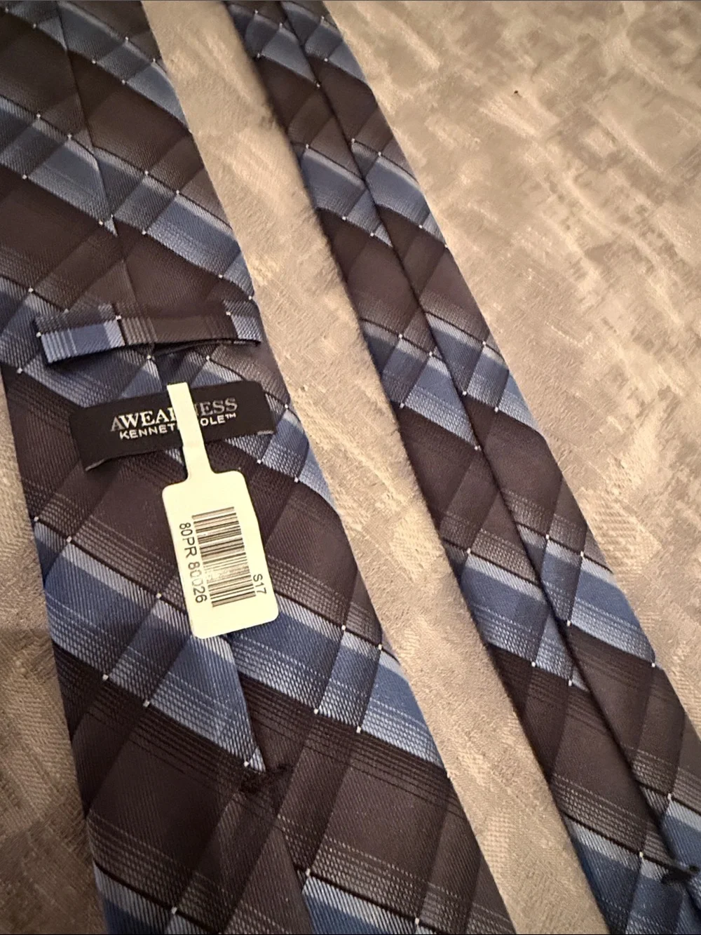 Kenneth Cole stylish plaid